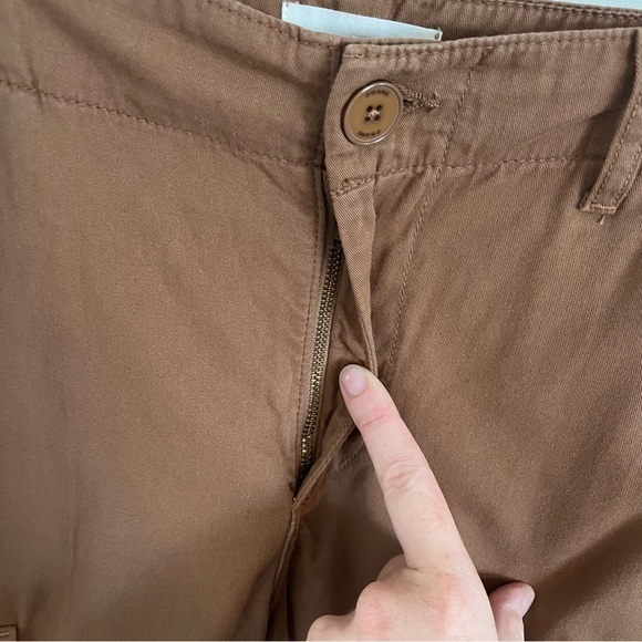 FRAME Relaxed Utility Cargo Cotton Trousers in Washed Latte - Picture 7 of 11